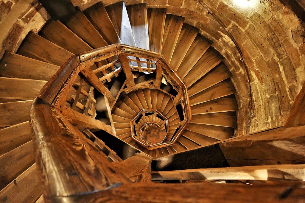 spiral-staircase-3598458_1280